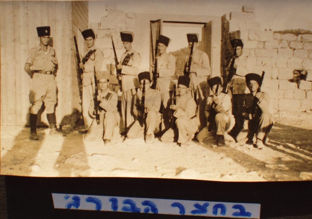 קבוצת הנוטרים ביערות הכרמל (באדיבות דפנה קהילה, בתו של החלוץ יצחק ריש)