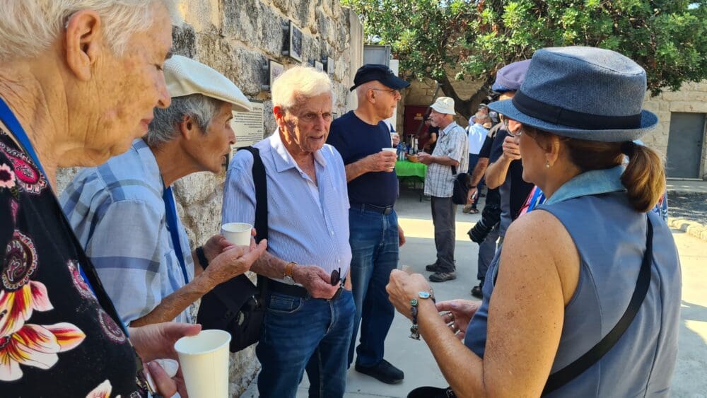 מפגשים מרגשים בכנס 90 להתיישבות הציונית ביערות הכרמל (צילום: יעל הורוביץ)
