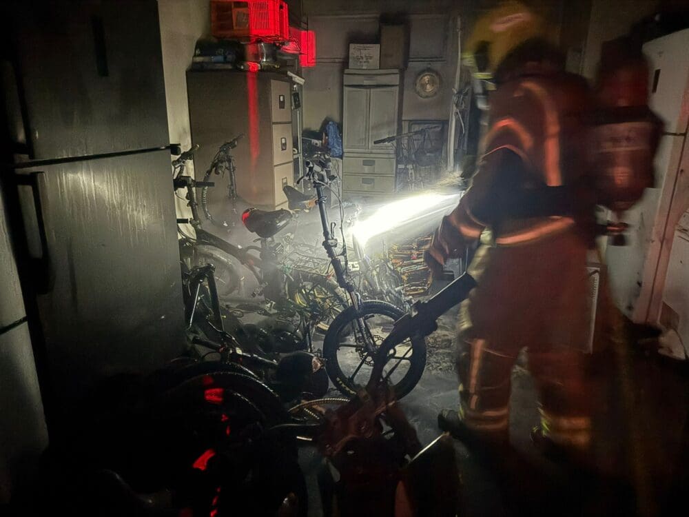 שריפה בחנות צעצועים (צילום: כבאות והצלה)