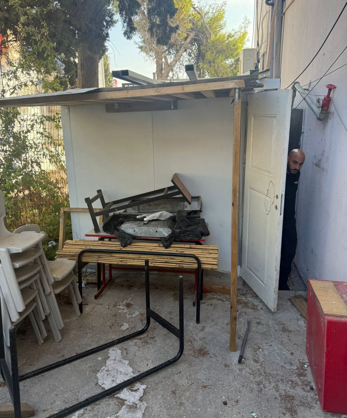 פינוי בית הקולנוע (צילום: דוברות עיריית חיפה)