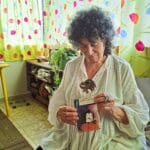 לאה פופר – במבט אוהד אל הספר הכה משמעותי לה (צילום: רחלי אורבך)