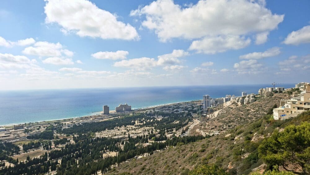 בבית לאה פופר - מבט אל הנוף, הים והשמיים (צילום: רחלי אורבך)