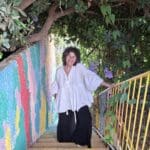 לאה פופר – במבואה אל הבית אשר על הר הכרמל (צילום: רחלי אורבך)