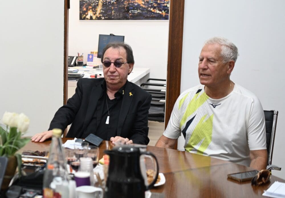 מבצע הקש בדלת ישיבת הכנה (צילום: ראובן כהן -עריית חיפה)