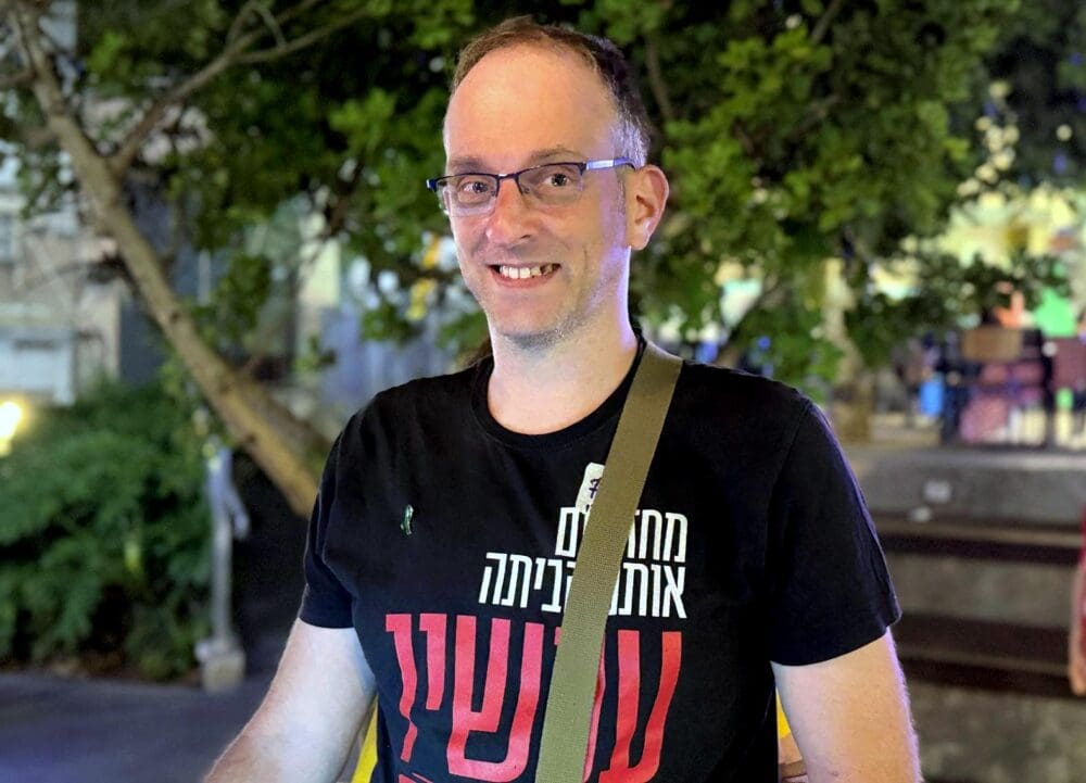 הצילו 720 ימים באוקטובר: עצרת למען החזרת החטופים נערכה בחיפה (צילמה והפגינה: אילת מרקוביץ Eilat Markovitch, באדיבות המטה החיפאי למען החזרת החטופים). 