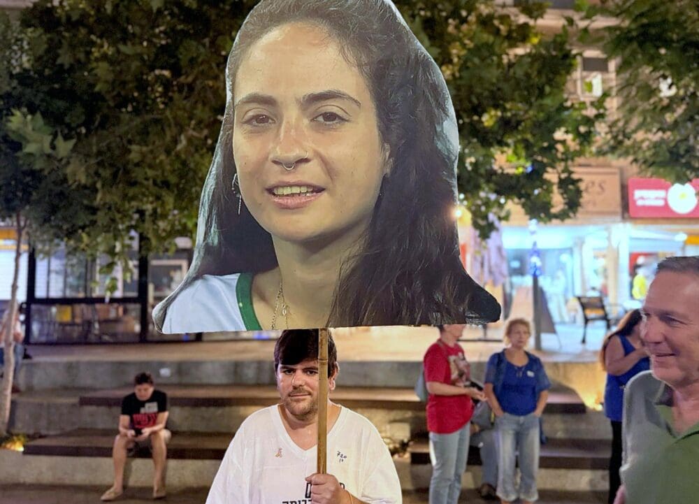 הצילו 720 ימים באוקטובר: עצרת למען החזרת החטופים נערכה בחיפה (צילמה והפגינה: אילת מרקוביץ Eilat Markovitch, באדיבות המטה החיפאי למען החזרת החטופים). 