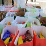 שקיות צבעוניות, שקיות נייר, מתנות, אריזה, אריזות, שי