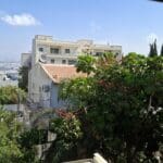 בבית אביבה גלברט -הנוף הניבט: ירוק, ים ושמיים (צילום: רחלי אורבך)