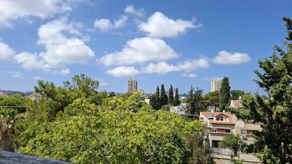 בבית אביבה גלברט - הנוף אשר ממרפסת הבית (צילום: רחלי אורבך)