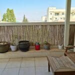 בבית אביבה גלברט – מרפסת הבית והנוף אל הנמל (צילום: רחלי אורבך)