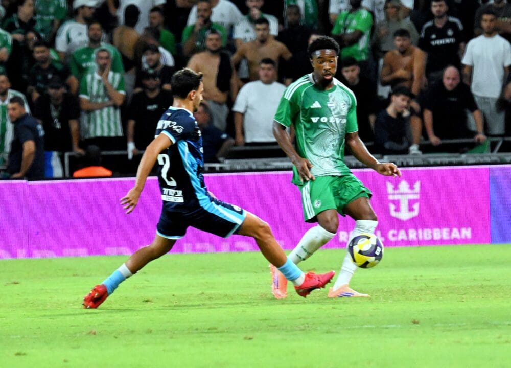 כואב: מכבי חיפה מפסידה ב"סמי עופר" 1:0 להפועל באר שבע (צילום: ראובן כהן, מכבי חיפה האתר הרישמי).
