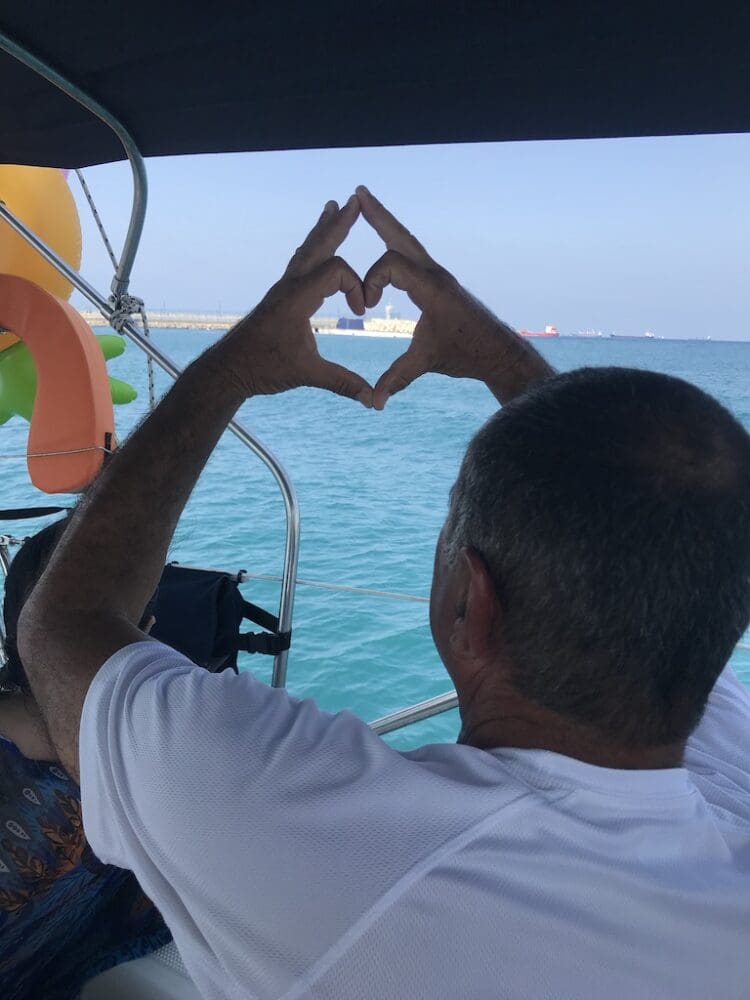 חזי קשת זיכרו לברכה מפגין אהבה לצוללת, נמל חיפה 2020 (צילום: לילי מילת) 