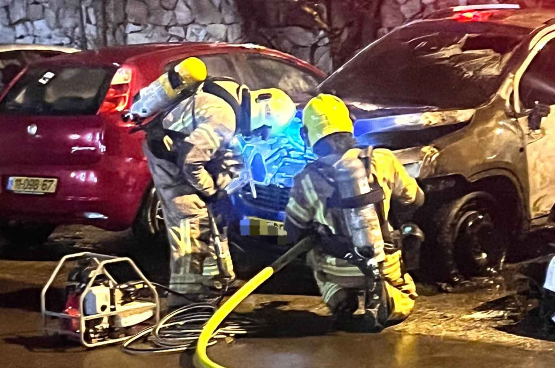 כלי רכב נשרפו במהלך ליל כיפור בחיפה 1/10/25 (צילום: כבאות והצלה)
