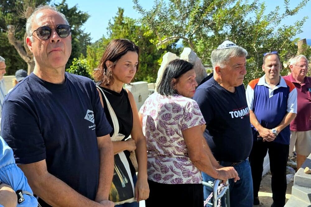 במלאת חודש לפטירתו: טקס גילוי מציבה למשה רן ז"ל (צילום: יוסף (ג'ו) הירש). 