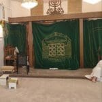 סוכות בשכונת השומרונים, חולון – בית הכנסת המקומי (צילום: רחלי אורבך)