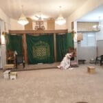 סוכות בשכונת השומרונים, חולון – בית הכנסת המקומי (צילום: רחלי אורבך)