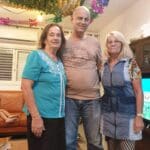 סוכת בית בשכונת השומרונים, חולון – אירוח והדר למבקרים (צילום: רחלי אורבך)