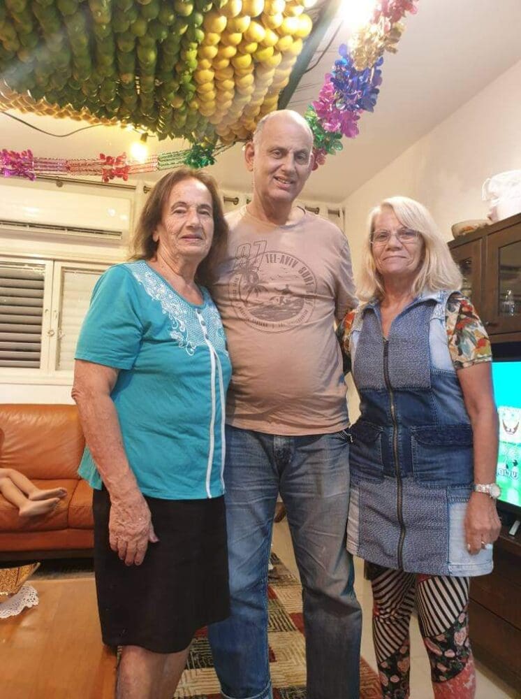 סוכת בית בשכונת השומרונים, חולון - אירוח והדר למבקרים (צילום: רחלי אורבך)