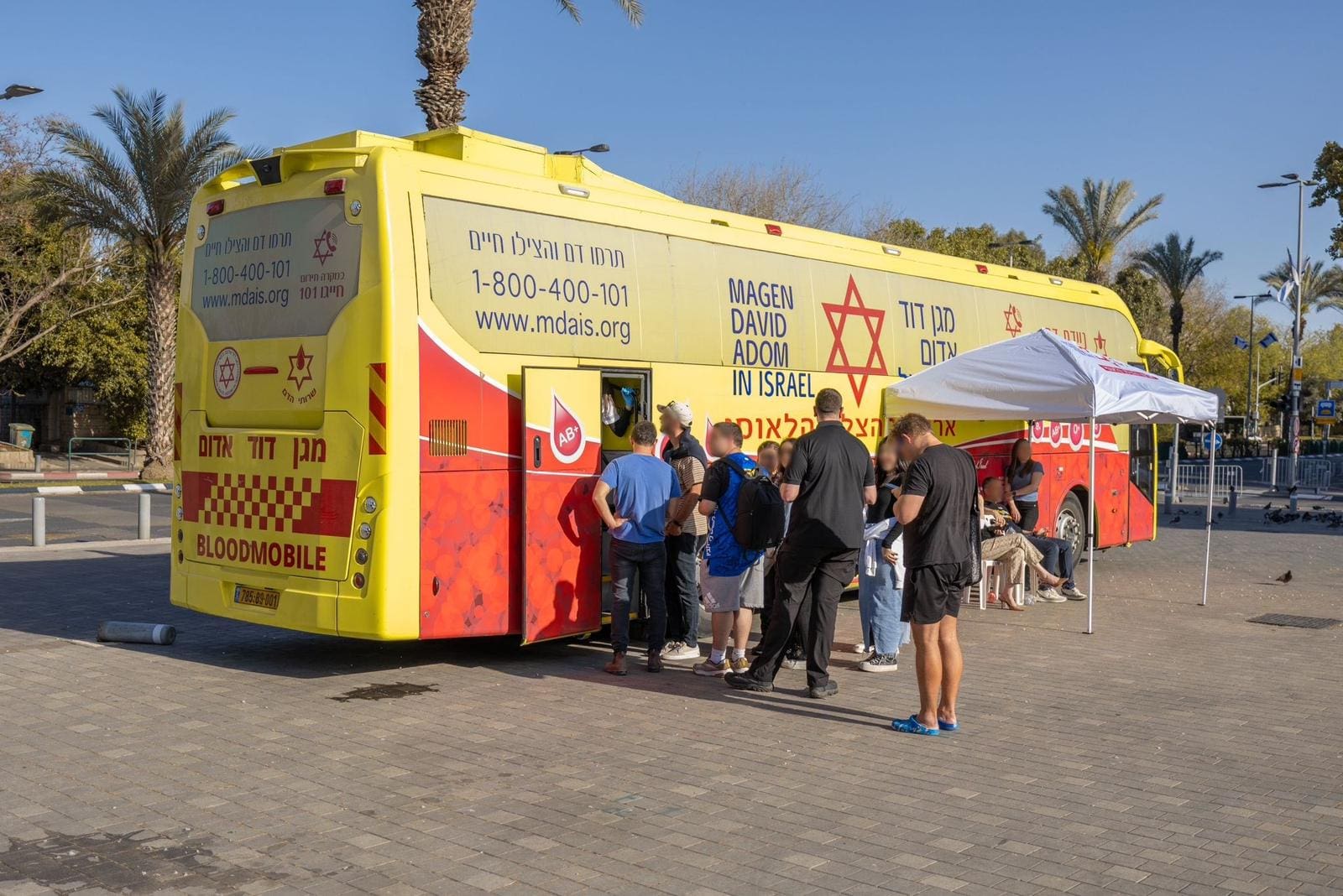 ניידת לתרומות דם (צילום: מד