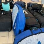 תיקים עם גלשנים בשדה תעופה – משלחת גולשים (צילום – ירון כרמי)