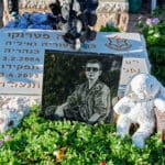 פטרנקו, נהריה, לוויה צבאית, חיפה, ישראל, חייל, הלוויה, כבוד, דגל ישראל, קבורה צבאית, בית עלמין צבאי, מדים, ארון קבורה, מסע הלוויה, זיכרון, שבר, שתיקה, אבל, רובה, רובים, נשק, חיילים, עמידה, מסדר, דום, הנפת דגל, דממת כבוד, נעימת אל חנן, כיתת יורים, קצינים, משפחה שכולה, אזרחים, פרחים, זר פרחים, אנדרטה, קבר, חלל, חללים, מלחמה, קרב, נפילה, נפלו, נפל, עצמאות, מדינה, משמרתם, מטח כבוד, מצבה, מצבות, אמא, אבא, גבעתי, צה״ל, גיבור, דגלים, יחידה, יחידות, גולני, צנחנים, נח"ל, כפיר, חטיבת הקומנדו, סיירת מטכ"ל, שייטת 13, יחידת שלדג, שריון, תותחנים, הנדסה קרבית, חיל האוויר, חיל הים, מודיעין, פיקוד העורף, תקשוב, עצב, יגון, כואב, געגוע, הערכה, גאווה, תנחומים, תקווה, התייחדות, כאב לב, שותקים, בוכה, דומעים, עם ישראל, הלב נשבר, שכול, גיבורים, מורשת, הקרבה, נצח, מגן, חוסן, דורות, עתיד, גבורה, אומץ, מסירות, נחישות, מורשת קרב, אחוות לוחמים, ציונות, שבועה, הבטחה, נצח ישראל לא ישקר, דמעות, כאב, צער, זיכרון עולם, לעד, בלבנו, נזכור, לא נשכח, אחינו, אחיותינו, תפילה, יזכור, שירות, גיוס, השתמטות, משתמטים, אזכרה, צוק איתן, חרבות ברזל, מבצע, עזה, לבנון, אירן, איראן, מלחמות, חגורה שחורה, מגן הצפון, חיצי הצפון, עלות השחר, מגן וחץ, עם כלביא, צפירה, טקס, טקס צבאי, הספד, פיגוע, טרור, מחבלים, חמאס