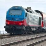 רכבת ישראל – מסילת הברזל על חוף הים (צילום: ירון כרמי)