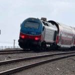 רכבת ישראל – מסילת הברזל על חוף הים (צילום: ירון כרמי)