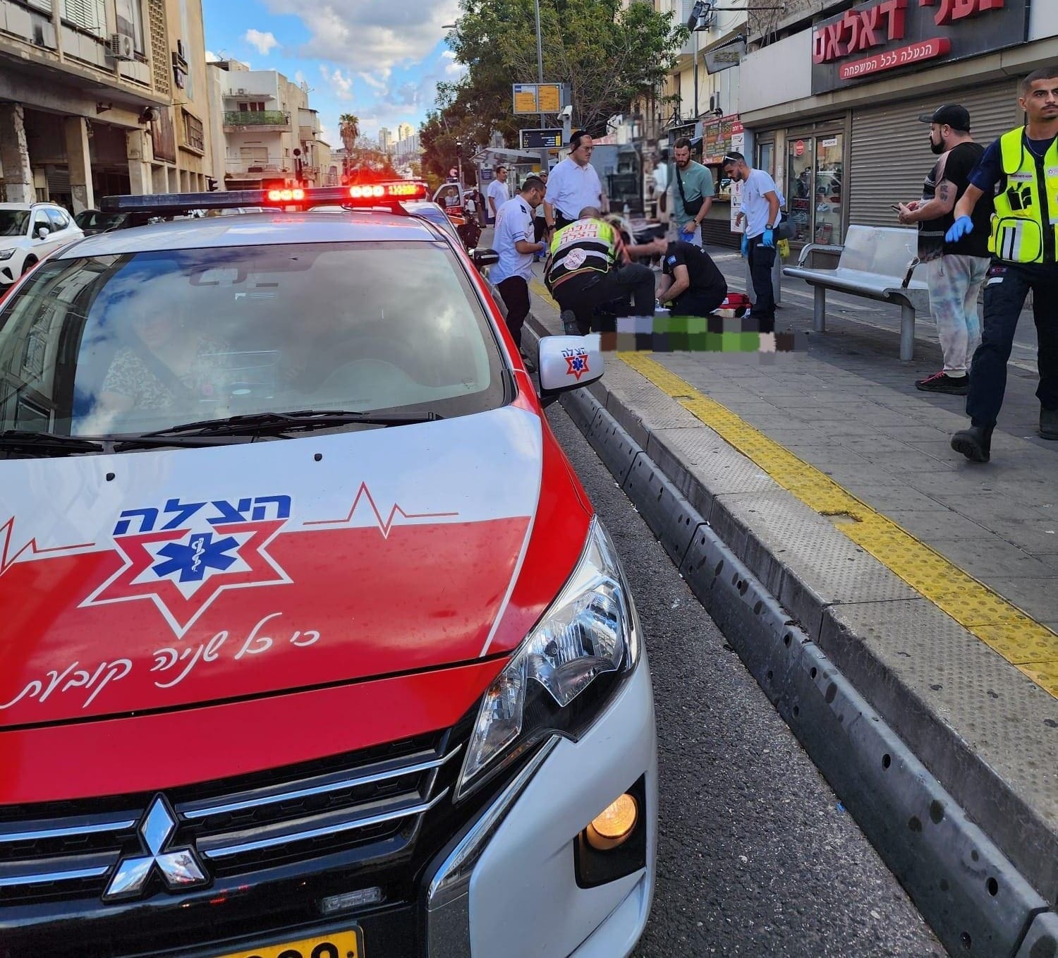 נחבלה בראשה ברחוב החלוץ (צילום: ארגון הצלה)