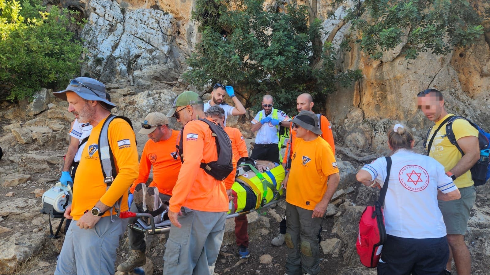 מטייל כבן 72 עם רקע לבבי חולץ מנחל אורן (צילום: יחידת החילוץ גליל-כרמל)