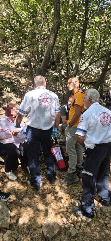 חילוץ מטיילת בשמורת הכרמל (צילום: חילוץ "גליל-כרמל")