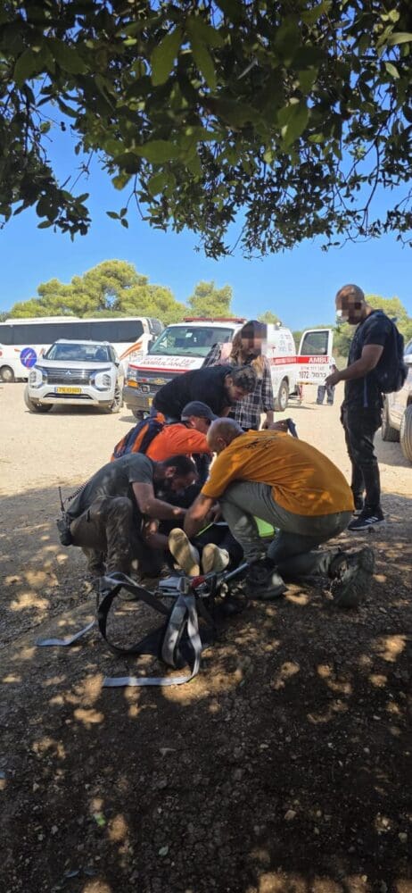 חילוץ מטיילת בשמורת הכרמל (צילום: חילוץ "גליל-כרמל")