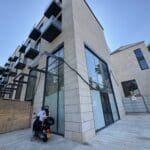 מלון בשלבי בניה במושבה הגרמנית בחיפה – דניה סיבוס – אוקטובר 2025 (צילום: ירון כרמי)
