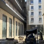 מלון בשלבי בניה במושבה הגרמנית בחיפה – דניה סיבוס – אוקטובר 2025 (צילום: ירון כרמי)
