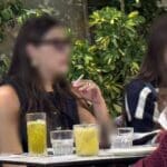 עישון אסור במסעדה – אישה מעשנת במסעדה – העיר התחתית בחיפה (צילום: ירון כרמי)
