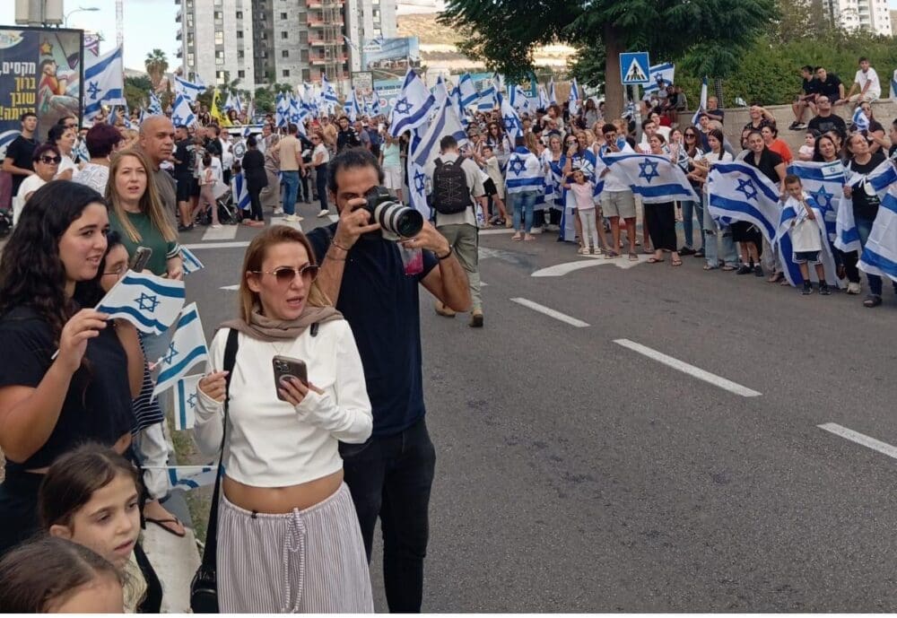 טרית כרמל מקבלת את פניו של מקסים הרקין (צילום: טירת כרמל)