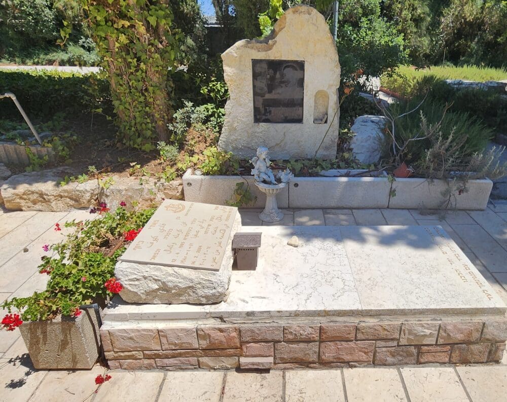  קברו של פאדי כיוף (צילום: אביגדור קורנבוים)