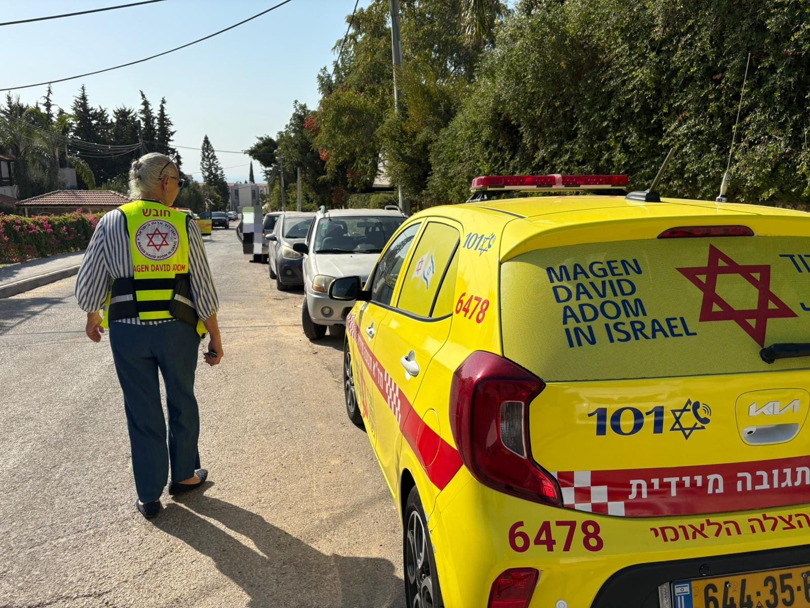 ניידת טיפול נמרץ (צילום: מד