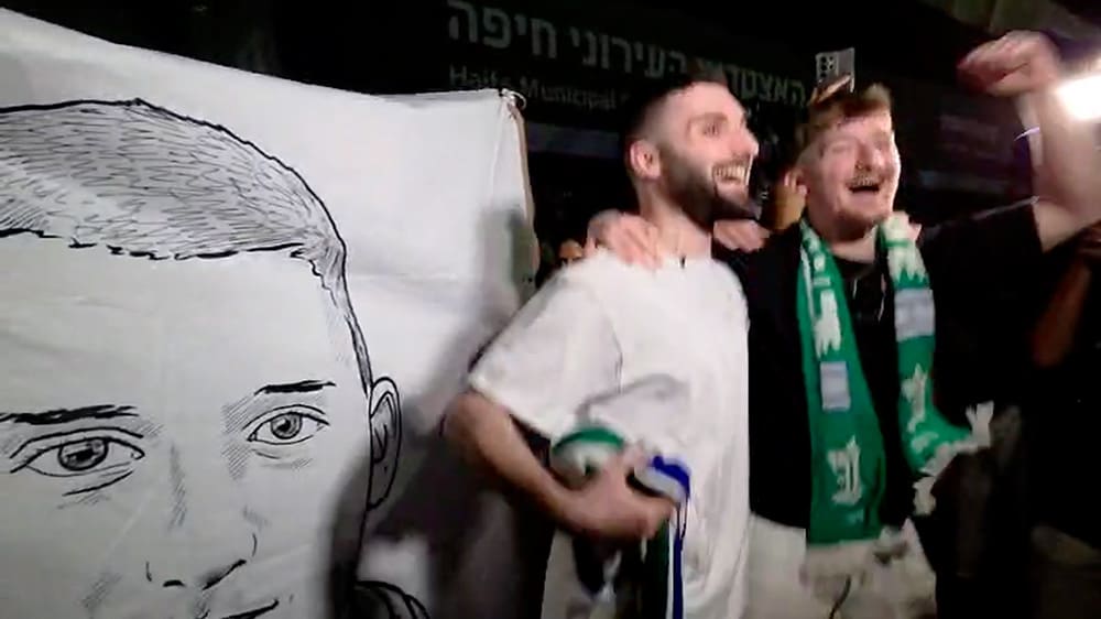 מתן אנגרסט חזר מהשבי למכבי חיפה (צילום: יעל הורביץ)