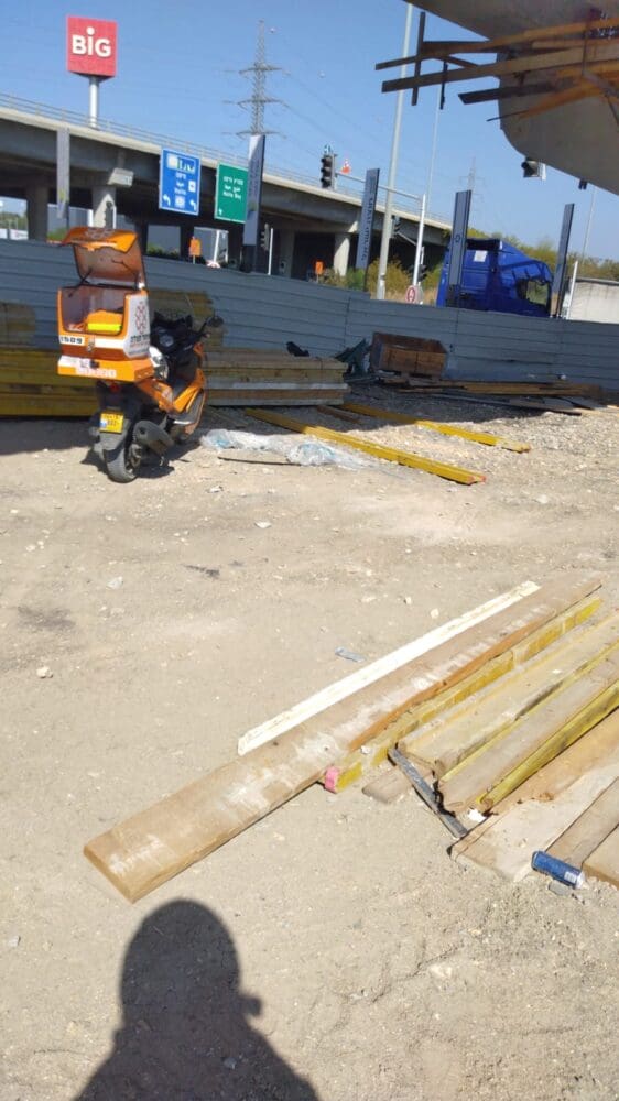 תאונת עבודה באתר בנייה בקרית אתא (צילום: איחוד הצלה)