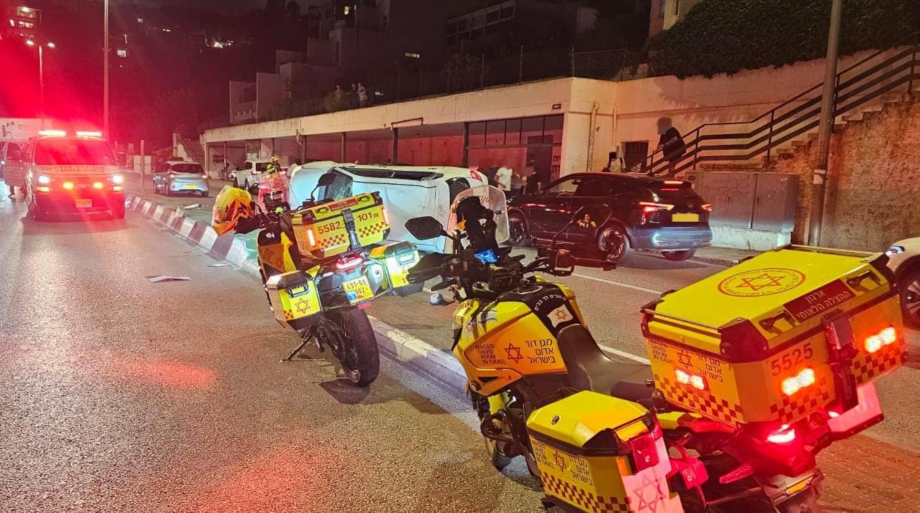 תאונת דרכים בין 2 כלי רכב בדרך פרויד בחיפה - 5 נפגעים (צילום: מד