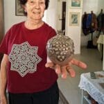 בבית אמוץ דפני – עירית דפני וזיקתה לילדותה ב"קבוצת רימון" (צילום: רחלי אורבך)