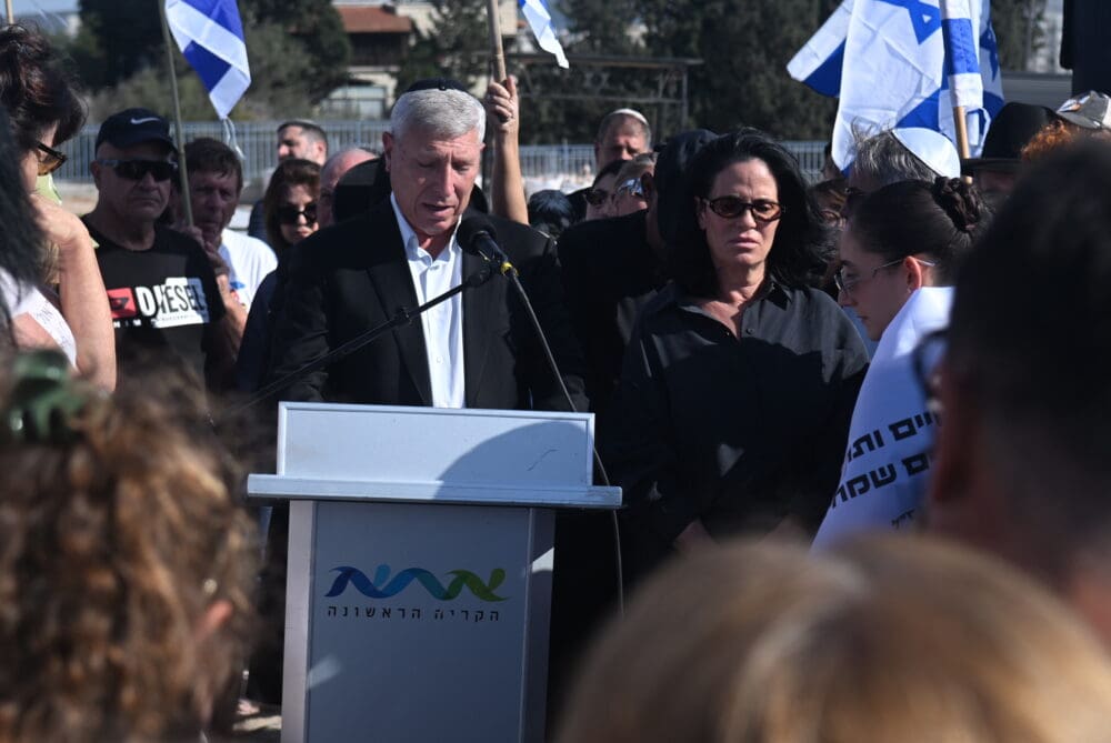 ראש עיריית קרית אתא, יעקב פרץ סופד לאופיר (צילום: עיריית קרית אתא)
