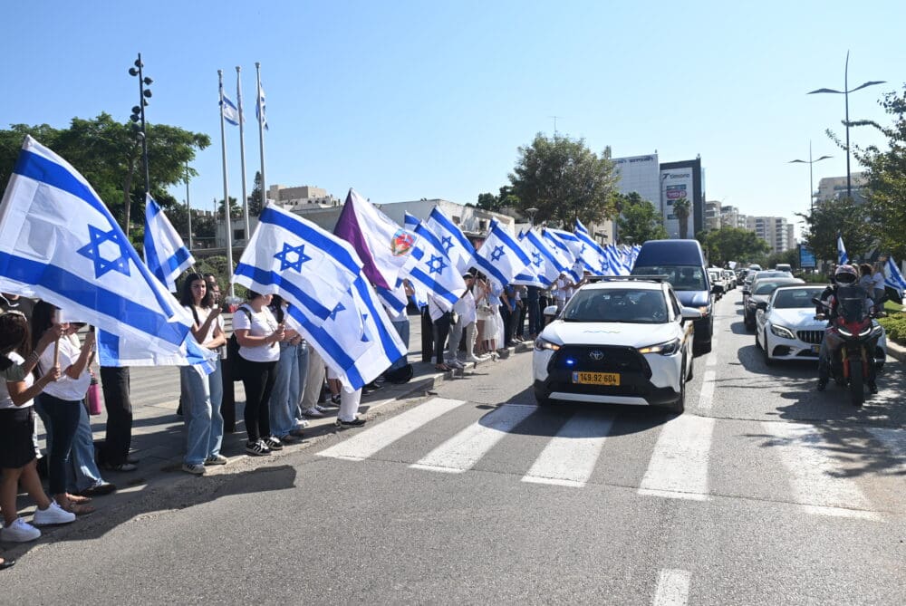  אופיר צרפתי הי"ד בדרכו האחרונה (צילום: עיריית קריית אתא)