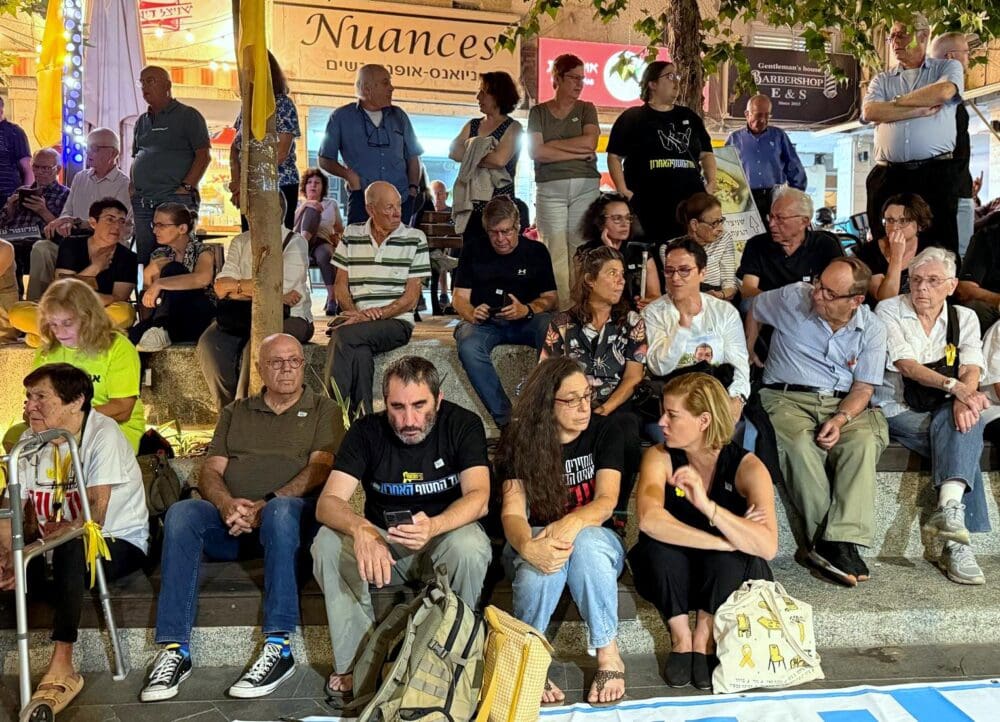מרגש: טקס הדלקת נרות לזכרו של סרן עומר נאוטרה ז"ל נערך בחיפה (צילום: אילת מרקוביץ Eilat Markovitch).