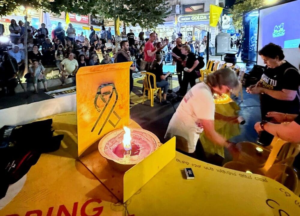 מרגש: טקס הדלקת נרות לזכרו של סרן עומר נאוטרה ז"ל נערך בחיפה (צילום: אילת מרקוביץ Eilat Markovitch).