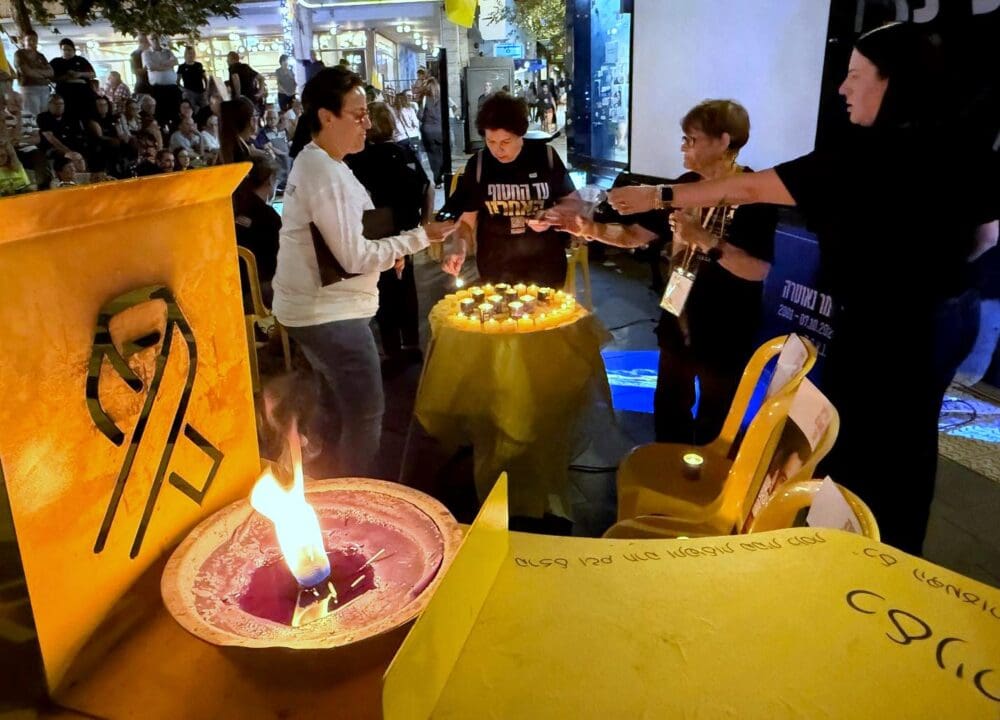 מרגש: טקס הדלקת נרות לזכרו של סרן עומר נאוטרה ז"ל נערך בחיפה (צילום: אילת מרקוביץ Eilat Markovitch).