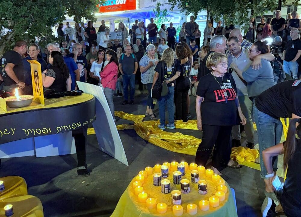 מרגש: טקס הדלקת נרות לזכרו של סרן עומר נאוטרה ז"ל נערך בחיפה (צילום: אילת מרקוביץ Eilat Markovitch).