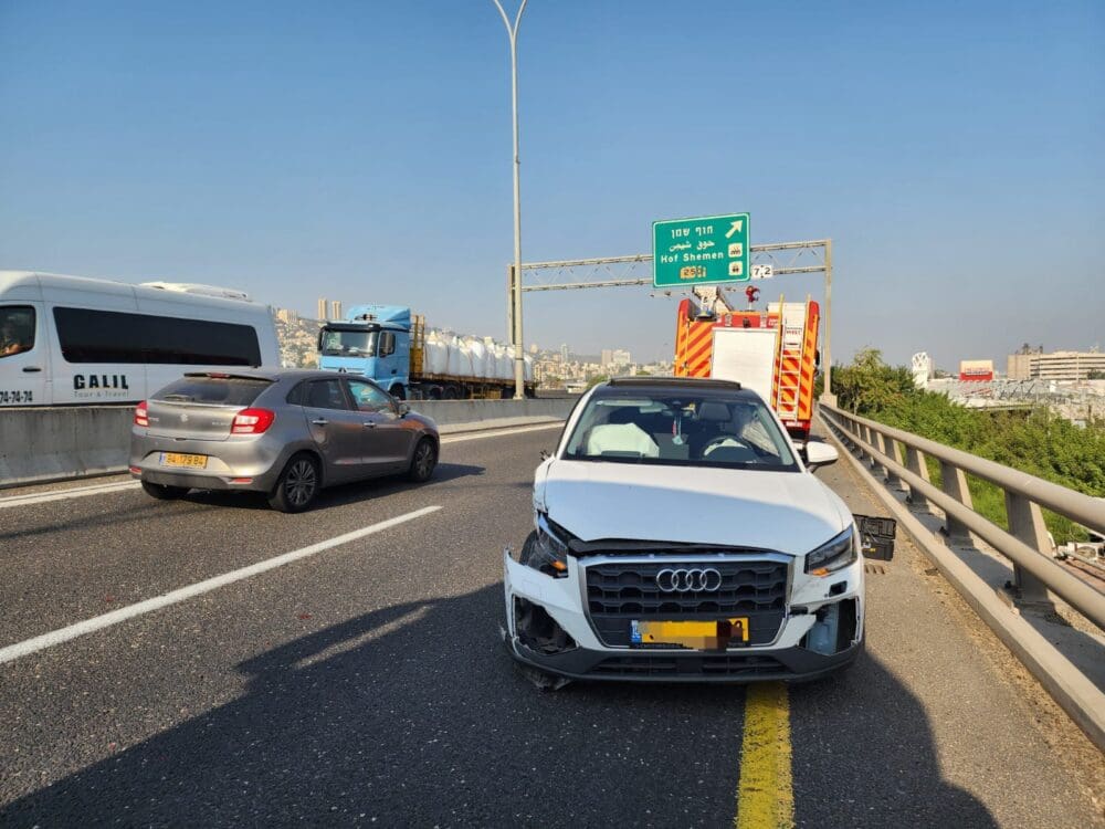 תאונה בכביש 22 (צילום: כבאות והצלה)