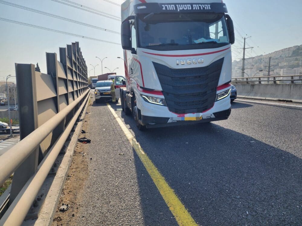 תאונה בכביש 22 (צילום: כבאות והצלה)