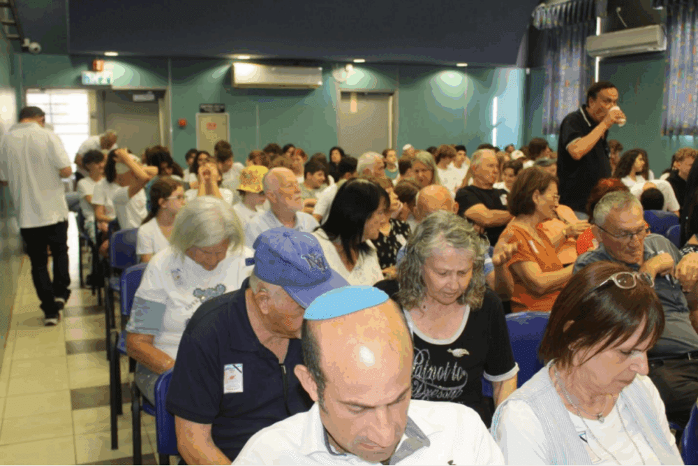 בני משפחות מעפילים ונפטרים, חברי ארגון מעפילי קפריסין בכנס "מנהיגות בונה תקווה". (צילום אלי גולינסקי)